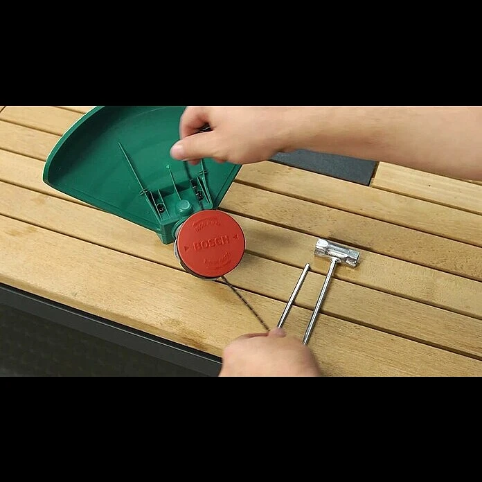 BAUHAUS Bosch Elektro-Freischneider AFS 23-37 950 W, Schnittbreite: 37 Cm Faden/23 Cm Messer 6 BAUHAUS Bosch Elektro-Freischneider AFS 23-37 950 W, Schnittbreite: 37 Cm Faden/23 Cm Messer – Bild 4